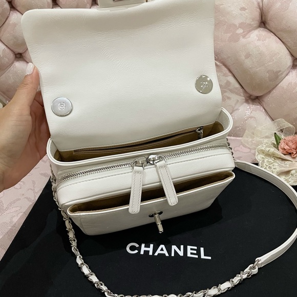 Chanel Flap bag 🌸 - Picture 4 of 13